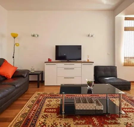 Beautiful Sea View Apt With Balcony And Parking Apartament Віавіа